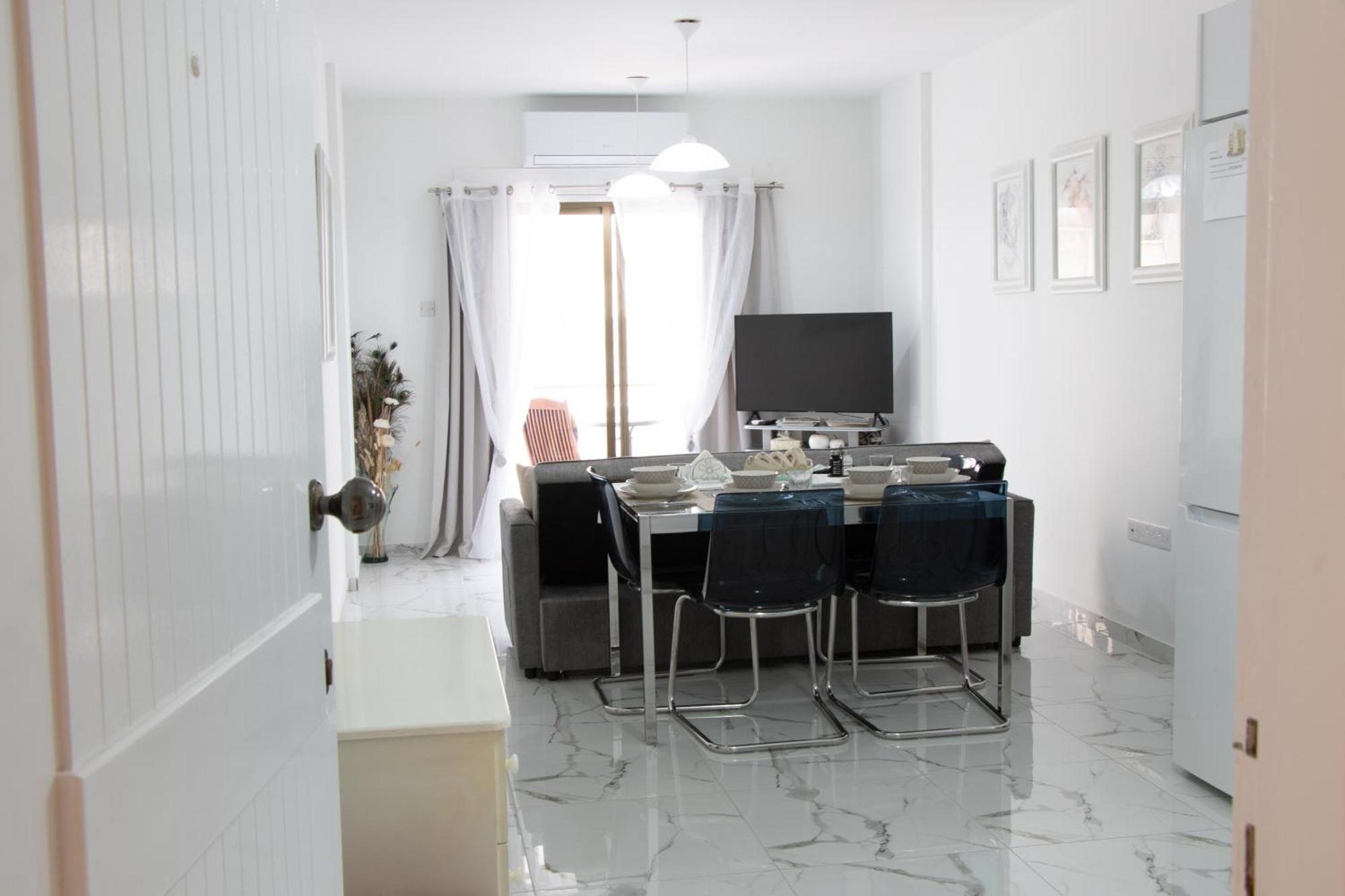 Apartment,NEAR THE BEACH Pinikoudes Larnaca Exteriér fotografie